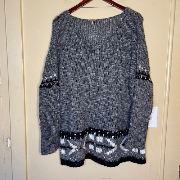 Free People Sweaters - Free People Gray Knit Sweater with Patterned Hem